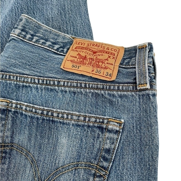 Levi’s Original 501 straight leg Button fly, light wash, 36 X 34 - Picture 5 of 11